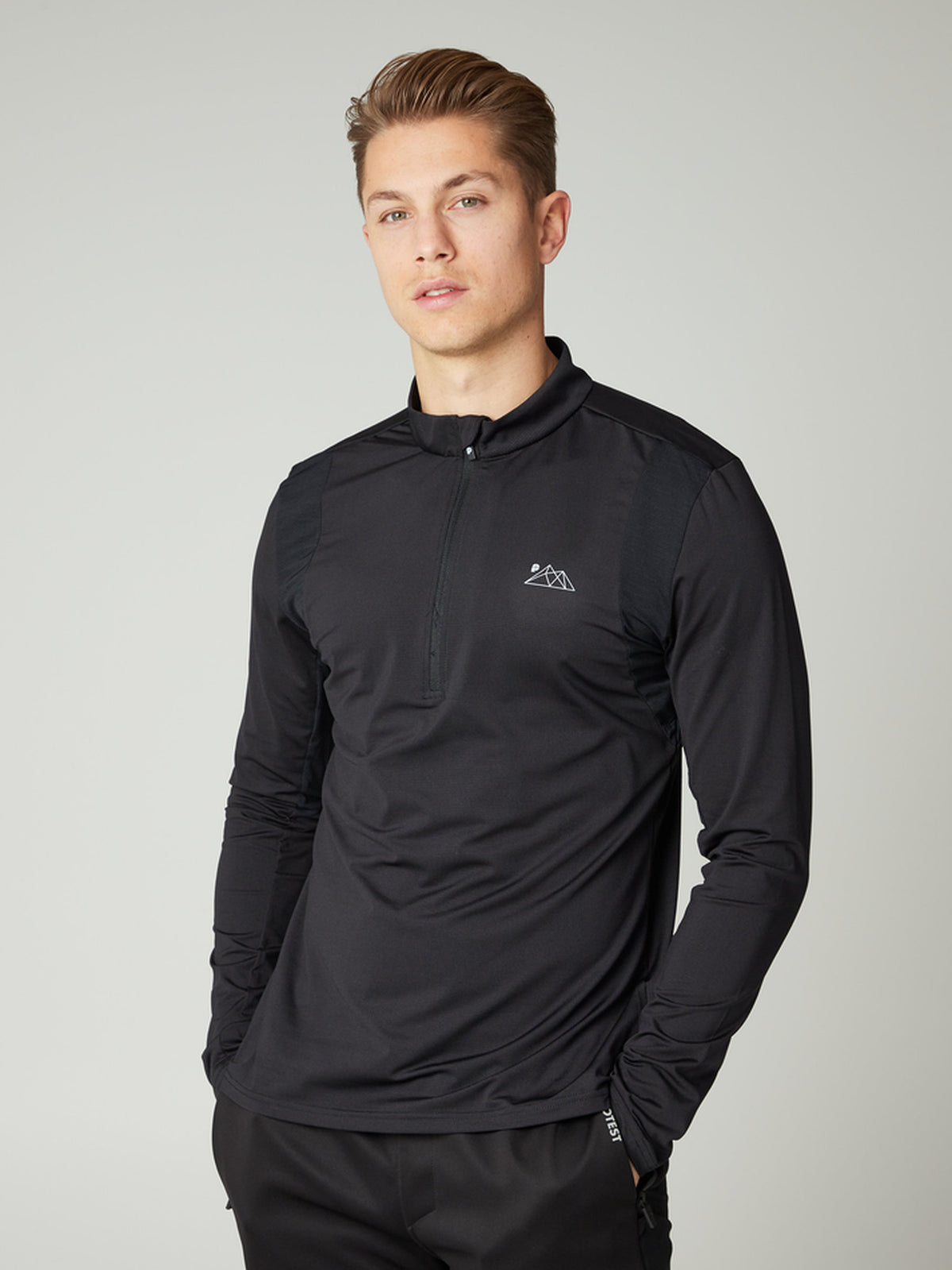 PROTEST PRTSTRAYED 1/4 Zip Top | True Black