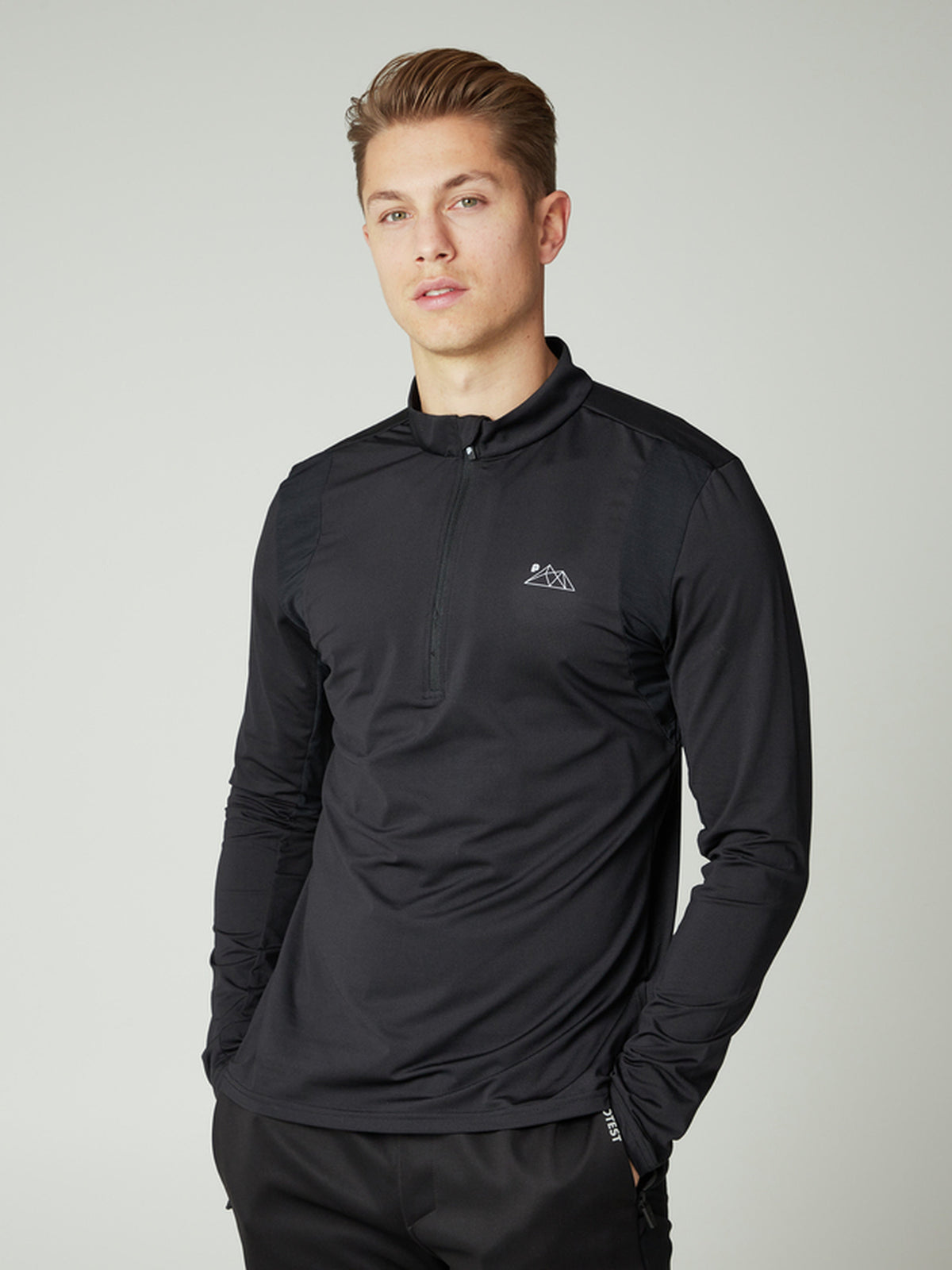 PROTEST PRTSTRAYED 1/4 Zip Top | True Black