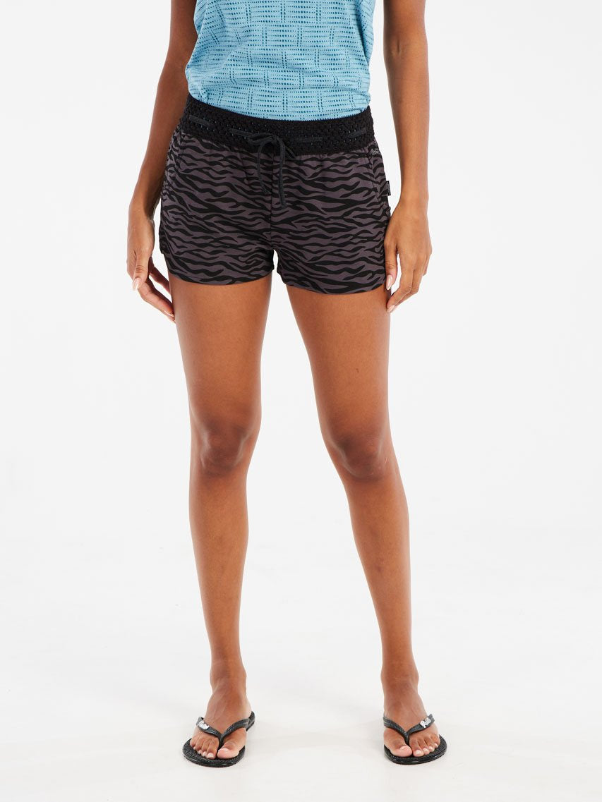PROTEST PRTFlowery Shorts | True Black