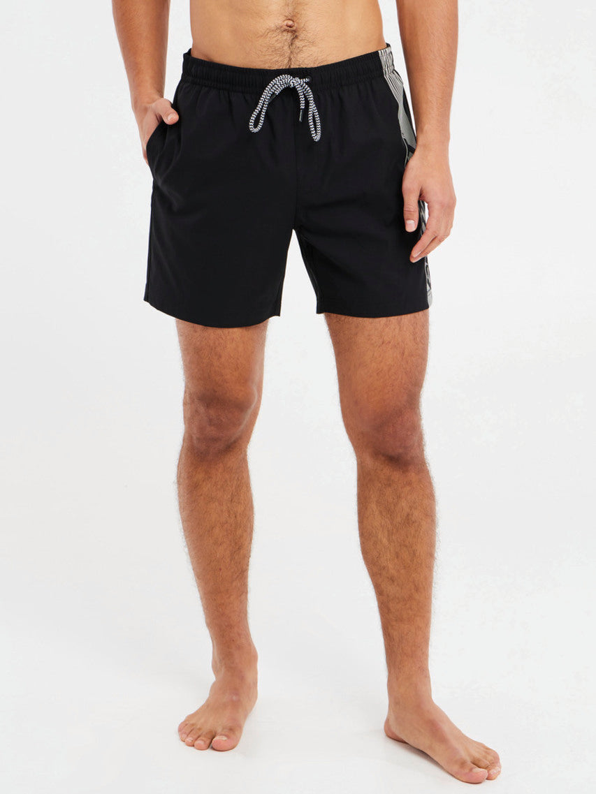 PROTEST PRTFAREL Beachshort | True Black