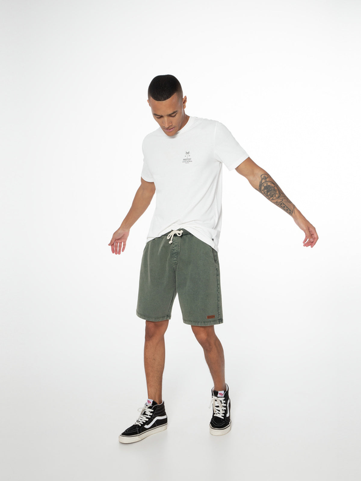 PROTEST CARVER Jogging Shorts | Camo Green