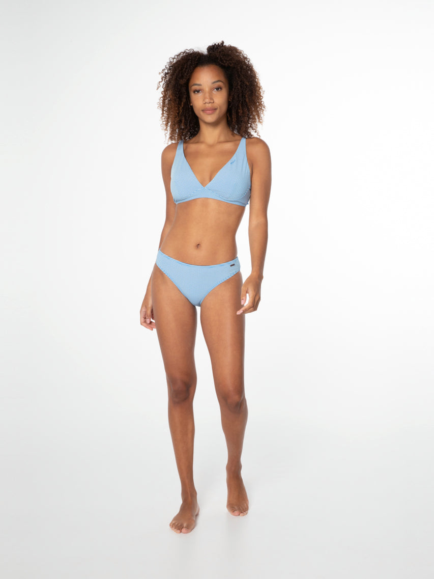 7611121_407_model_front-full_01