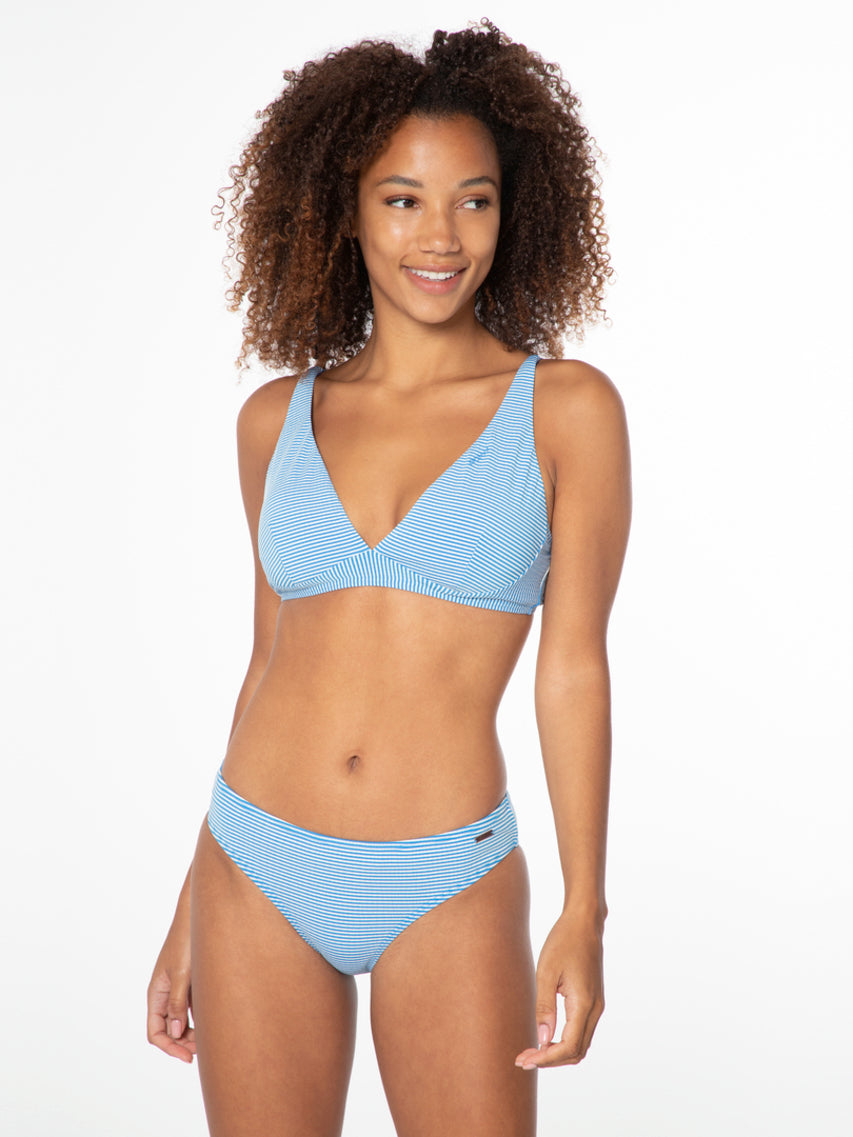 7611121_407_model_front-half_01