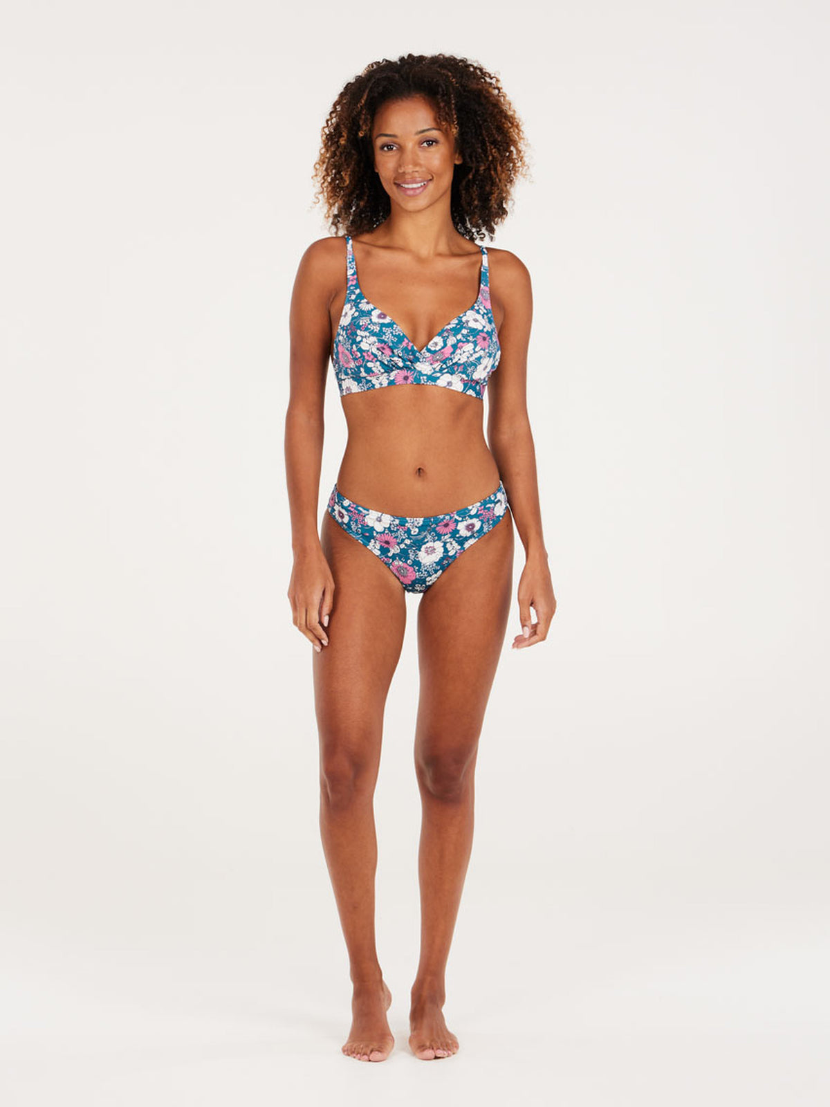 7621043_394_model_front-full_01